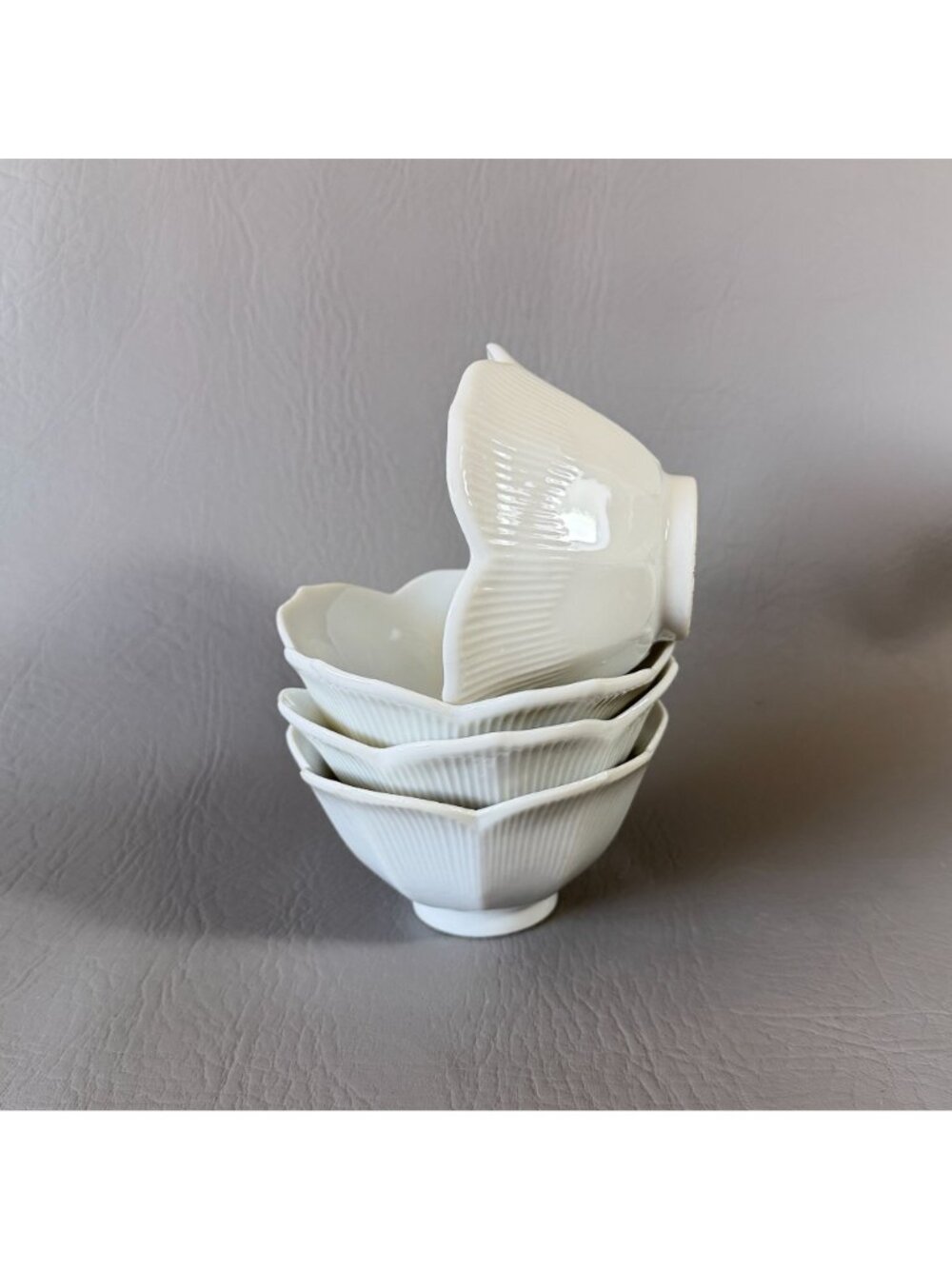 Vintage White Porcelain Lotus Bowls Ribbed Scalloped Set of 4 Japan 4.75" - Picture 6 of 7